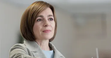 Майя Санду приютила двух собак, включая Кодруца с тремя лапами