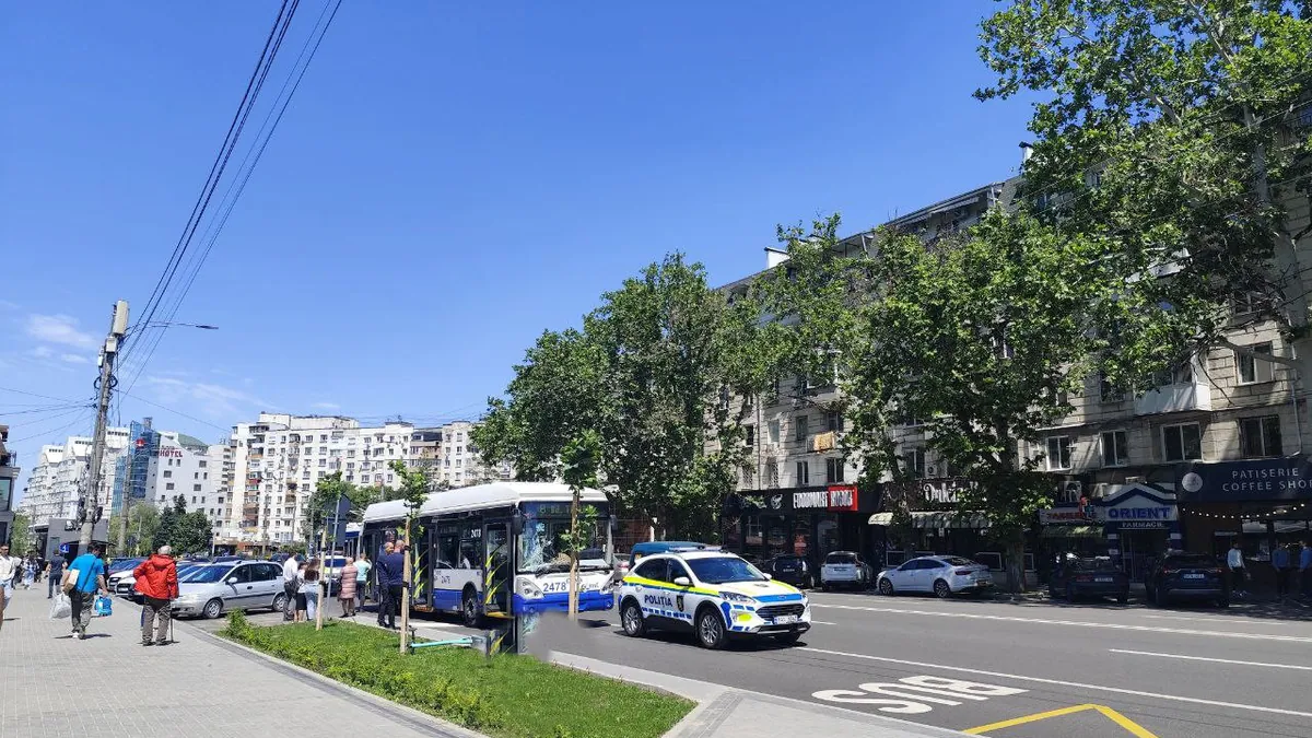 В Буюканах неизвестный, предположительно, выстрелил в троллейбус