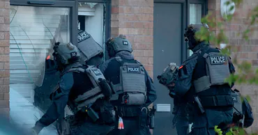 В Хынчешт задержали пять мужчин за наркотики и оружие