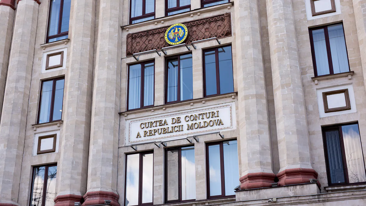 Две женщины оштрафованы за подкуп избирателей через Промсвязьбанк