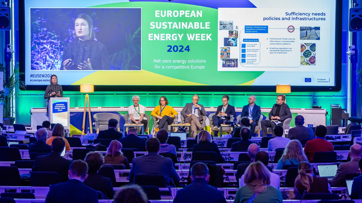 Еврокомиссия призывает ограничить поездки из-за войны в Иране