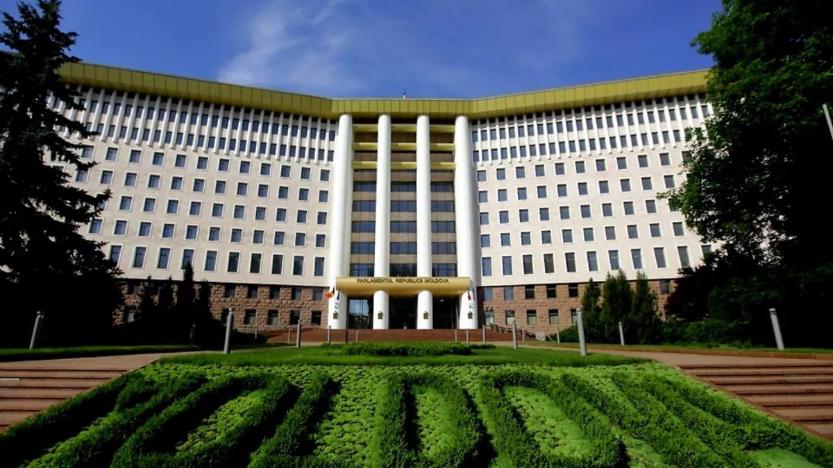 Парламент Молдовы усложнил создание ассоциаций жильцов