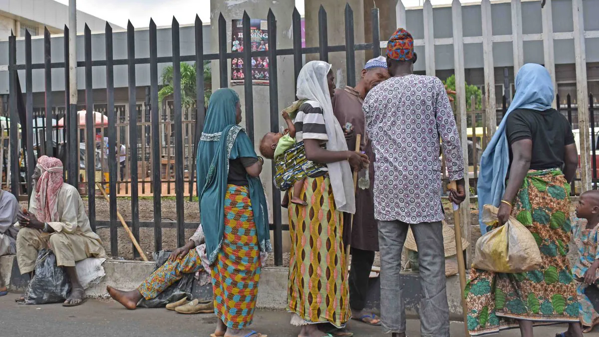 Полиция Молдовы: Попрошайки на дорогах имитируют болезни