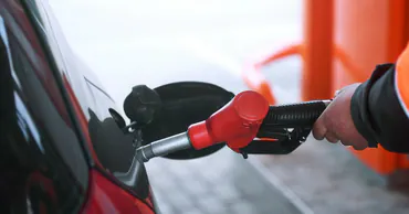 Парламент Молдовы проведет слушания по ценам на топливо 8 апреля