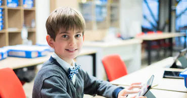 28 ноутбуков передали двум учебным заведениям в Чадыр-Лунге