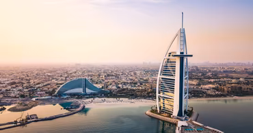 Отель «Бурдж аль-Араб» в Дубае закрывается на 18 месяцев из-за повреждений от иранских дронов