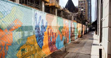 Суд в Париже оштрафовал семерых граждан Молдовы за граффити с гробами