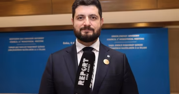 Dorin Jungietu, representative of the Moldovan Ministry of Energy, speaking at an energy event in Baku.