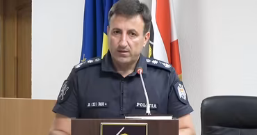 Viorel Cernăuțeanu, head of the General Police Inspectorate, speaking at a press conference.