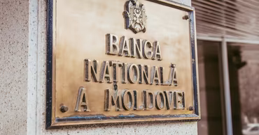 A brass plaque on the wall of the National Bank of Moldova building.