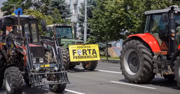 Tractors participating in a protest organized by the Forța Fermierilor association in Moldova.