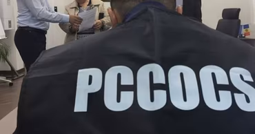 An officer wearing a vest with the PCCOCS acronym during an official investigation.