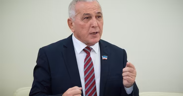 Dmitry Konstantinov, former chairman of the Gagauz People's Assembly, speaking in a suit.