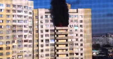 Thick black smoke rising from a fire in a high-rise apartment building in Chisinau.