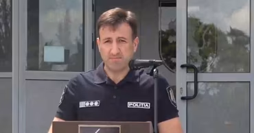 Viorel Cernăuțeanu, head of the General Police Inspectorate, speaking at a press conference.