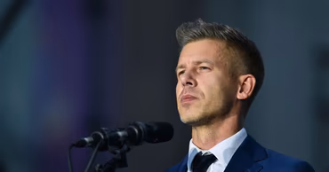 Hungarian politician Peter Magyar speaking at a microphone.