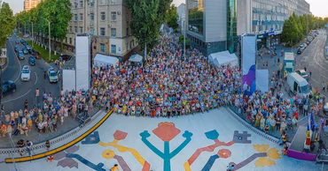Aerial view of a large crowd gathered at a public cultural event in Chisinau.