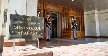 The entrance of the Ministry of Defense of the Republic of Moldova with honor guards.