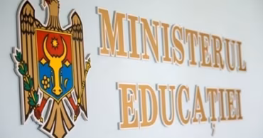 The logo and name of the Ministry of Education and Research of the Republic of Moldova on a wall.