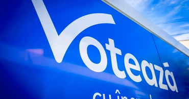 A blue sign with the text Voteaza cu incredere, representing an election campaign in Moldova.