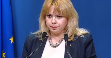 Anca Dragu, Governor of the National Bank of Moldova, speaking at a podium.