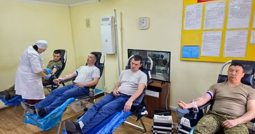 Moldovan soldiers donating blood at a military medical facility.