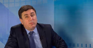 Veaceslav Ionita in a studio setting.