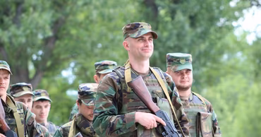Moldovan soldiers in camouflage uniforms holding rifles during a training exercise.